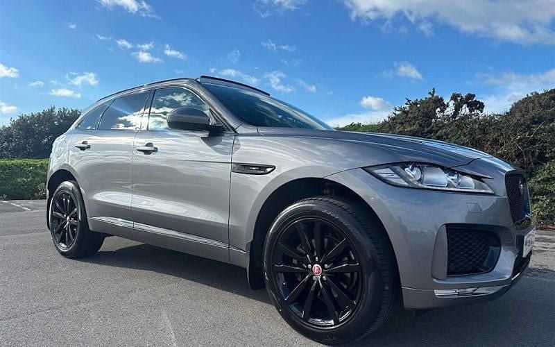 Used 2020 Jaguar F-Pace Chequered Flag SUV | £27,995 (A bit pricey) - Image 1/4