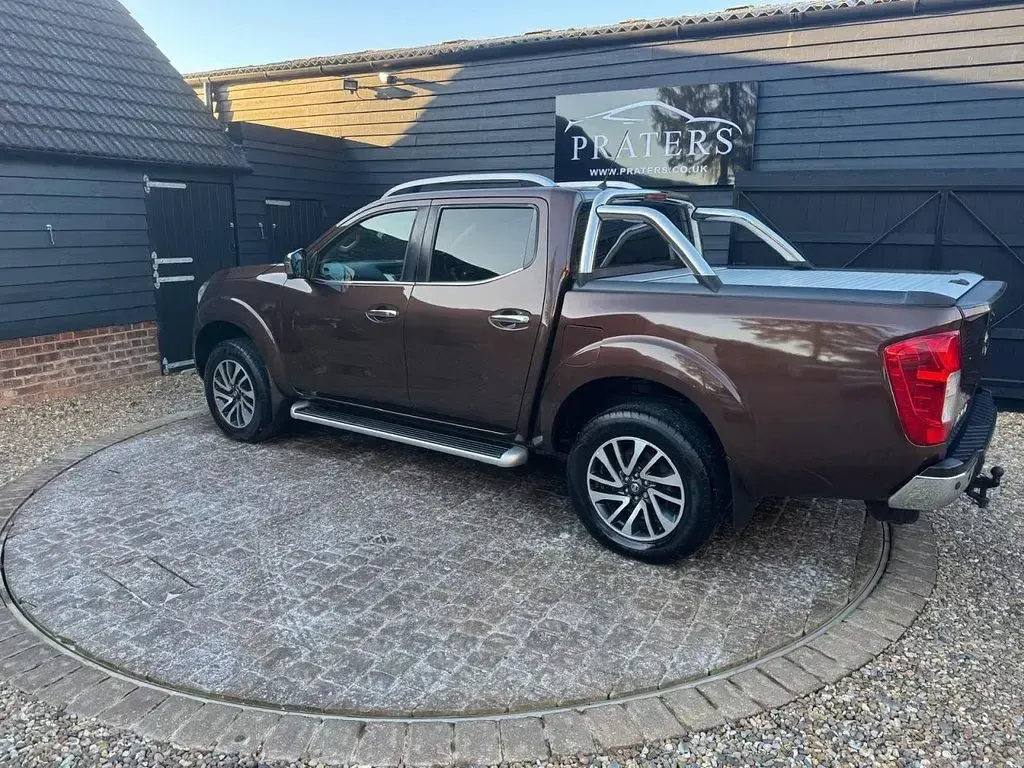 Used Nissan Navara Tekna 190 HP (139 kW) 2017 Bronze Pickup