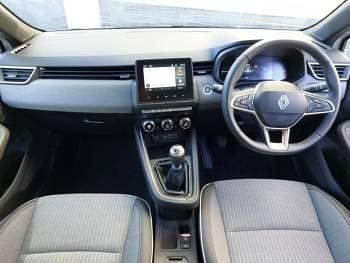 Used Renault Clio V Techno 90 HP (66 kW) 2024 White Hatchback