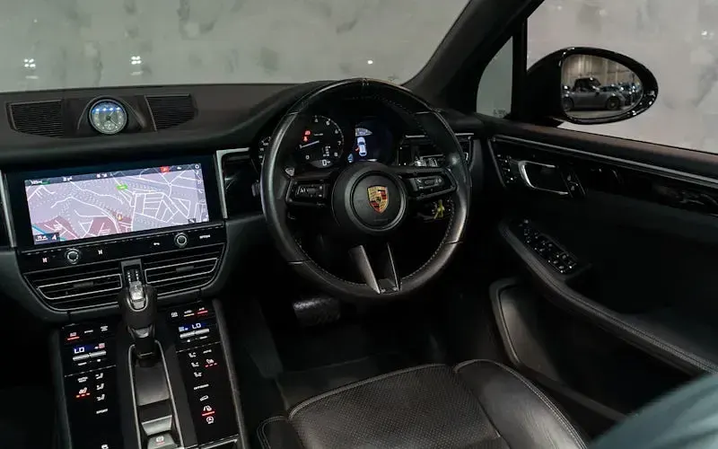 Used Porsche Macan 265 HP (194 kW) 2021 Black SUV
