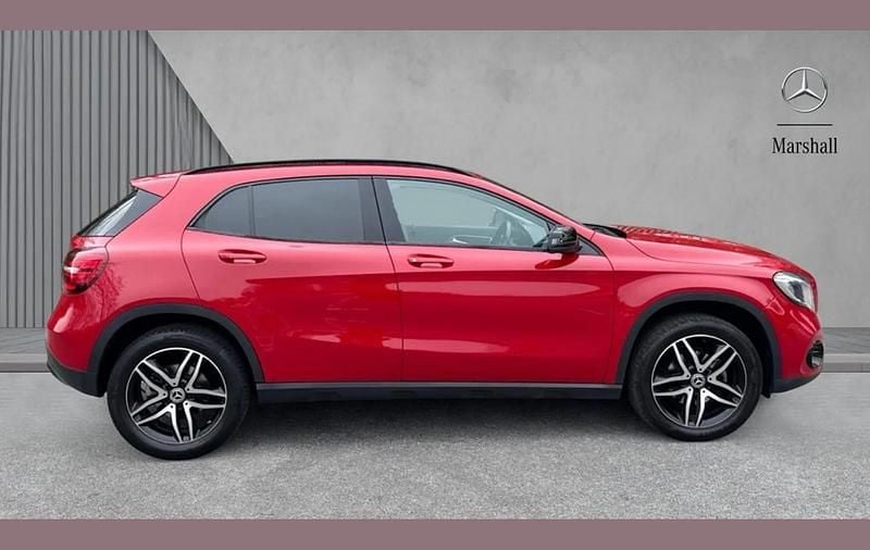 Used Mercedes GLA180 Urban 120 HP (88 kW) 2019 Red SUV