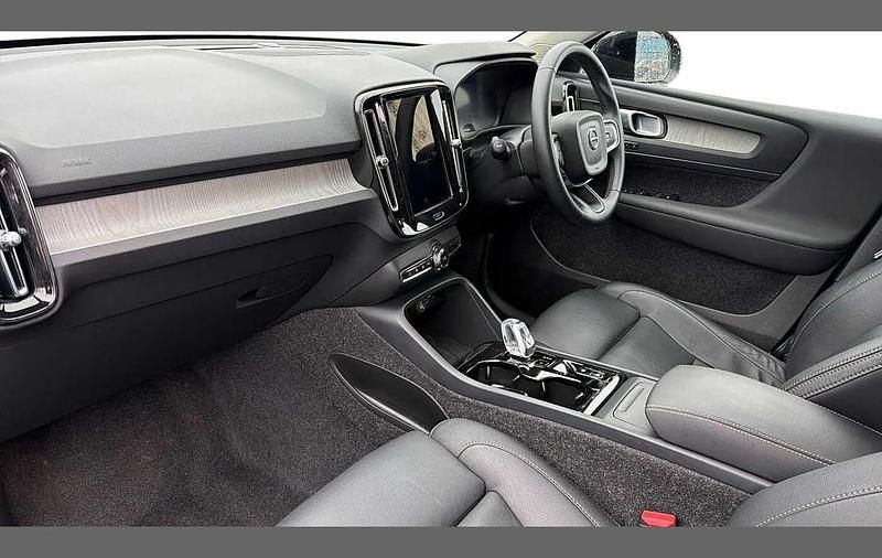 Used Volvo XC40 Ultra 194 HP (142 kW) 2025 Blue SUV