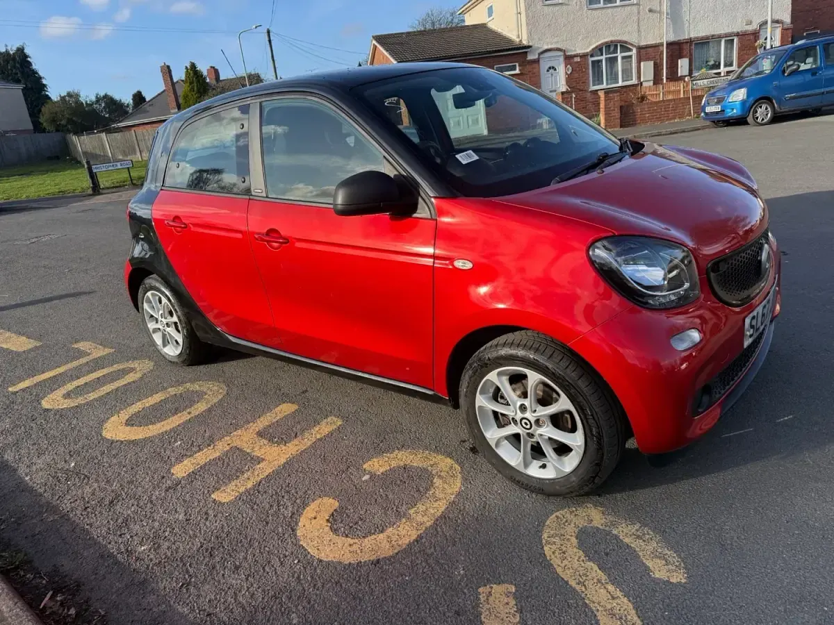 Used Smart ForFour Passion 71 HP (52 kW) 2017 Black Hatchback
