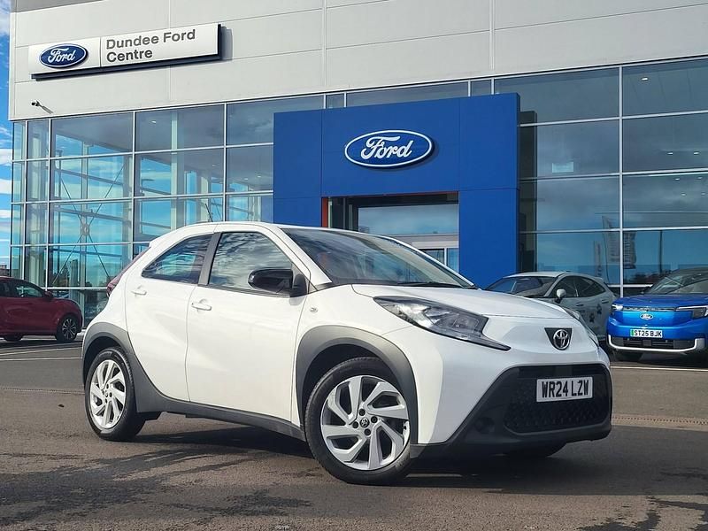 White Used 2024 Toyota Aygo X PURE SUV | £13,750 - Image 1/3