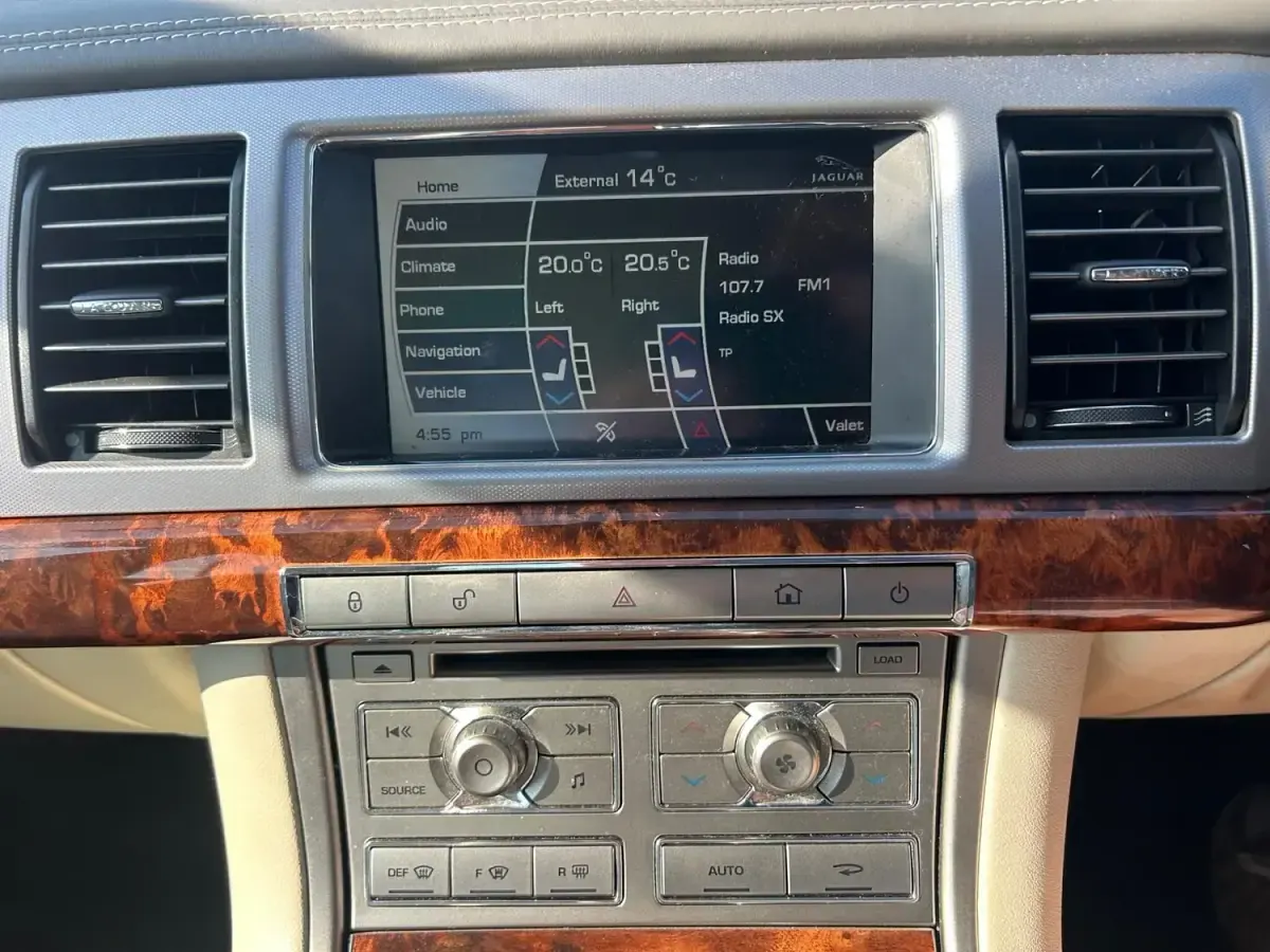 Używany Jaguar XF Portfolio 2010 Srebrny Sedan/Limuzyna