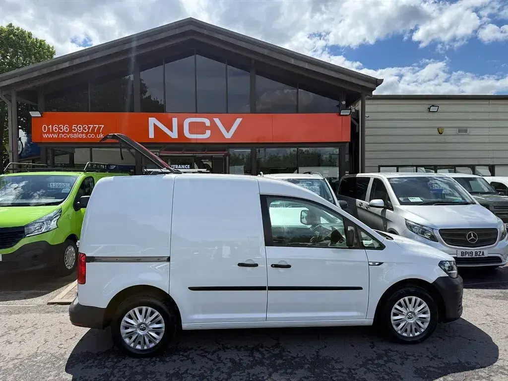 Used VW Caddy Startline 102 HP (75 kW) 2016 White MPV