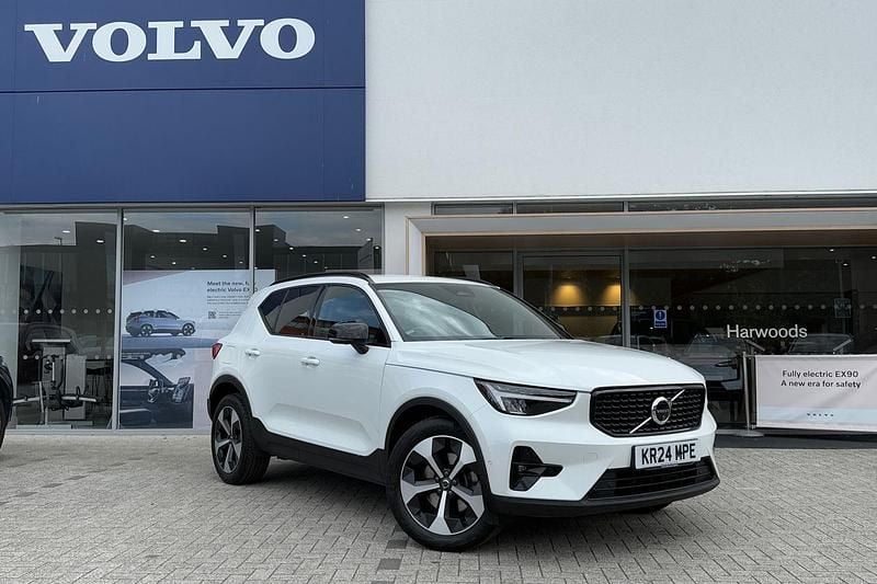 White Used 2024 Volvo XC40 Plus SUV | £31,890 (Fair price) - Image 1/4
