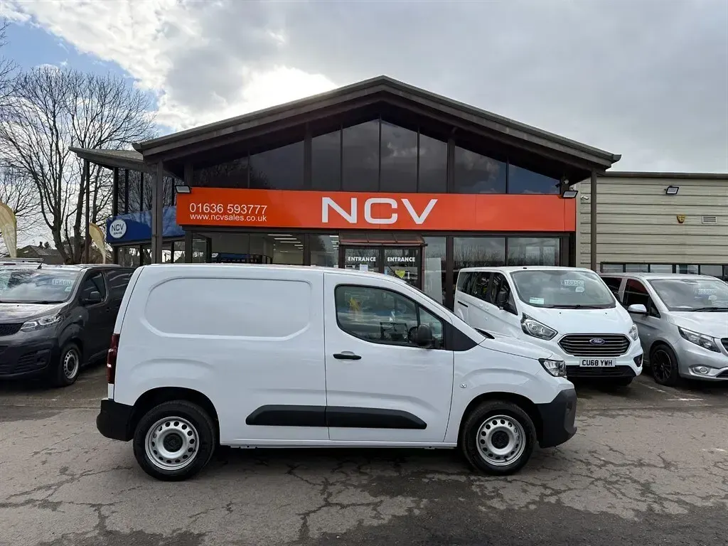 New Peugeot Partner 131 HP (96 kW) 2025 White MPV