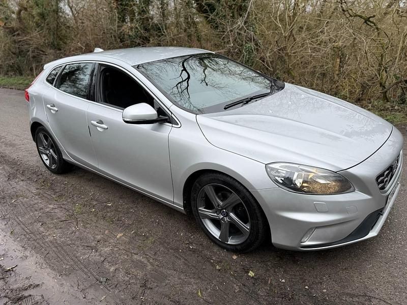 Used Volvo V40 R-Design 115 HP (84 kW) 2015 Silver Hatchback