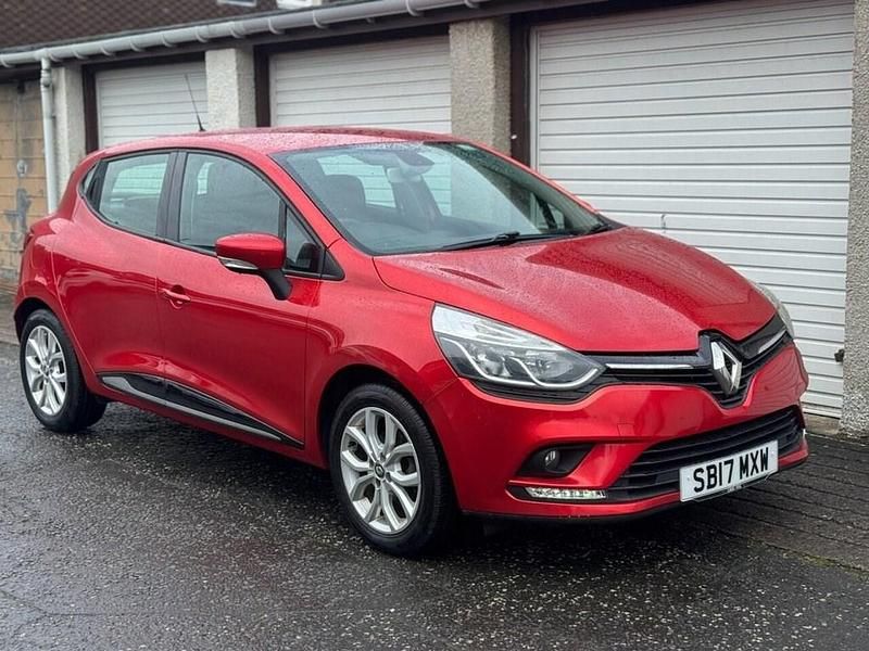 Used Renault Clio IV Dynamique 75 HP (55 kW) 2017 Red Hatchback