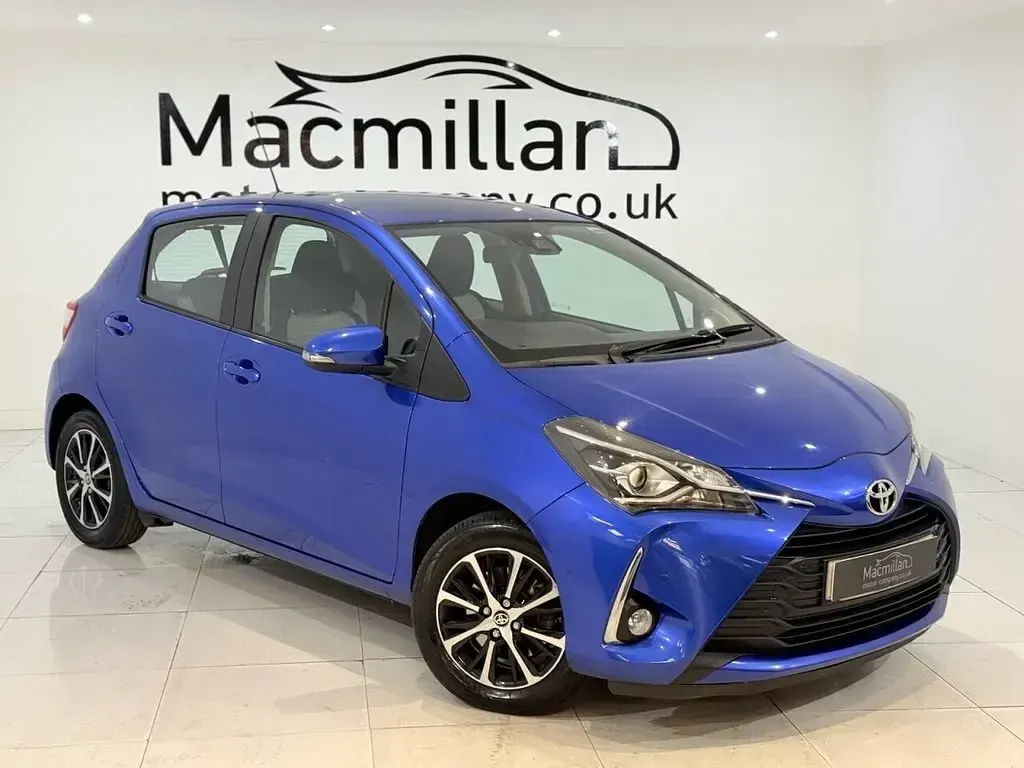 Used Toyota Yaris 111 HP (81 kW) 2018 Blue Hatchback