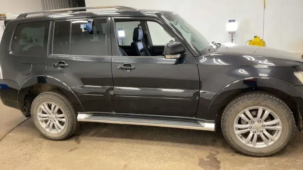 Used Mitsubishi Shogun 197 HP (144 kW) 2012 Black SUV
