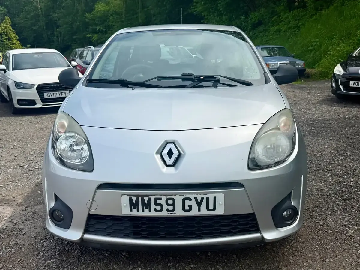 Used Renault Twingo Extreme 59 HP (43 kW) 2010 Silver Hatchback