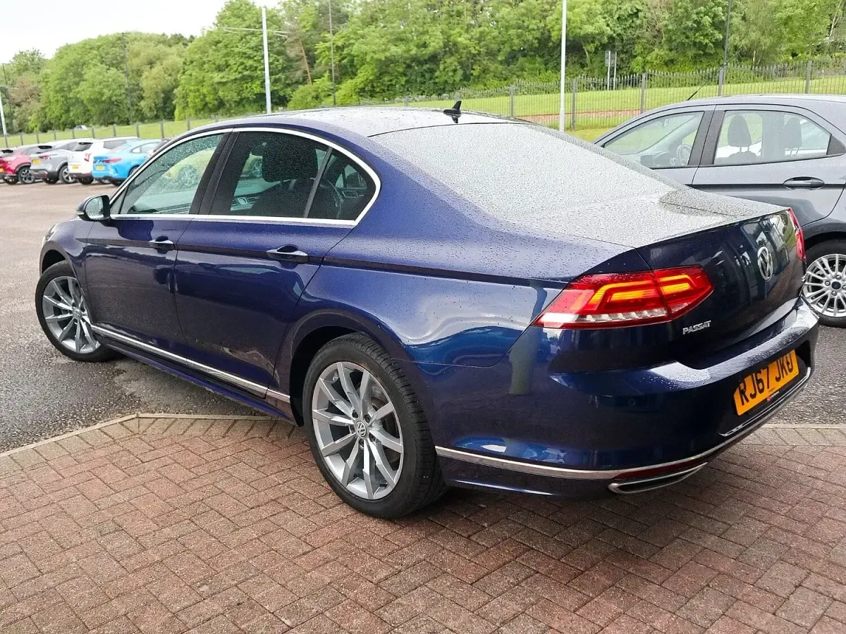 Used VW Passat R-line 190 HP (139 kW) 2018 Blue Sedan
