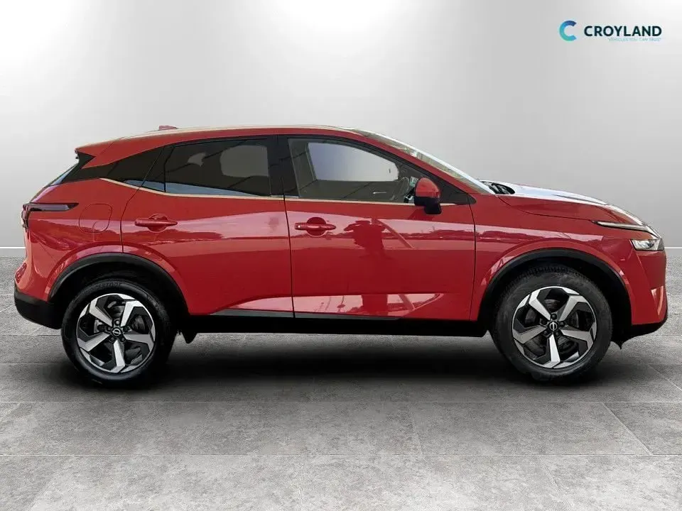Used Nissan Qashqai N-Connecta 140 HP (102 kW) 2024 Red SUV