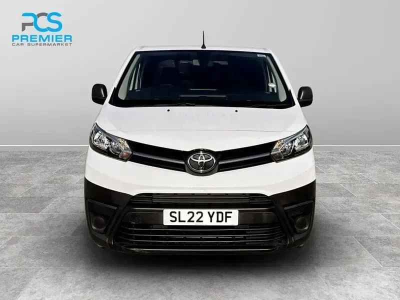 Used Toyota Proace 100 kW (136 HP) 2022 White MPV