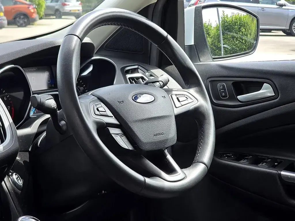 Used Ford Kuga Titanium 150 HP (110 kW) 2019 White SUV