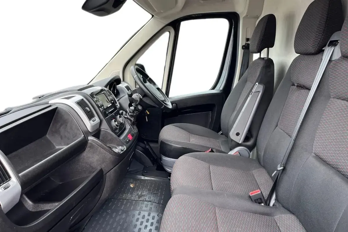 Used Citroën Relay 138 HP (101 kW) 2022 Grey Van