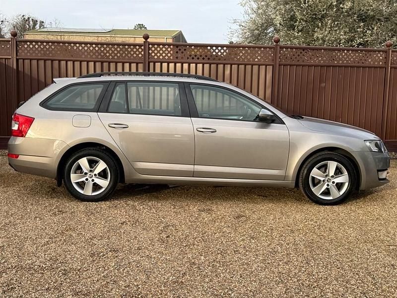Used Skoda Octavia SE 105 HP (77 kW) 2013 Beige Estate