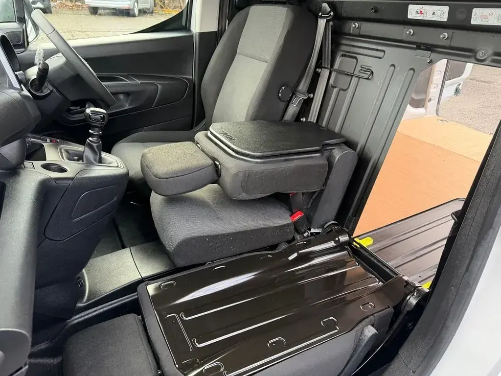 Used Vauxhall Combo S 100 HP (73 kW) 2023 White MPV
