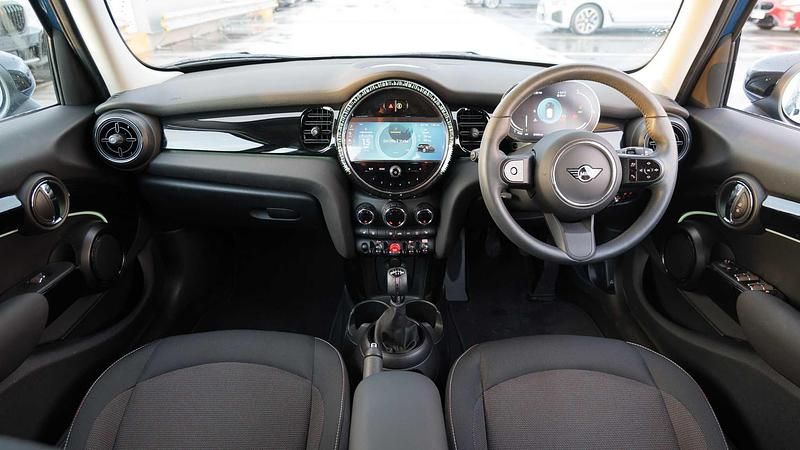 Used Mini Cooper Classic 134 HP (98 kW) 2023 Blue Hatchback