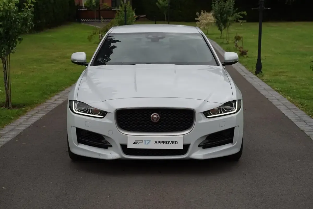 Used Jaguar XE R-Sport 200 HP (147 kW) 2019 White Sedan