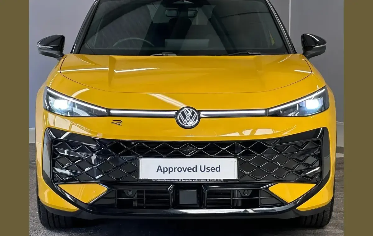 Used VW T-Roc R-line 147 HP (108 kW) 2026 Yellow SUV
