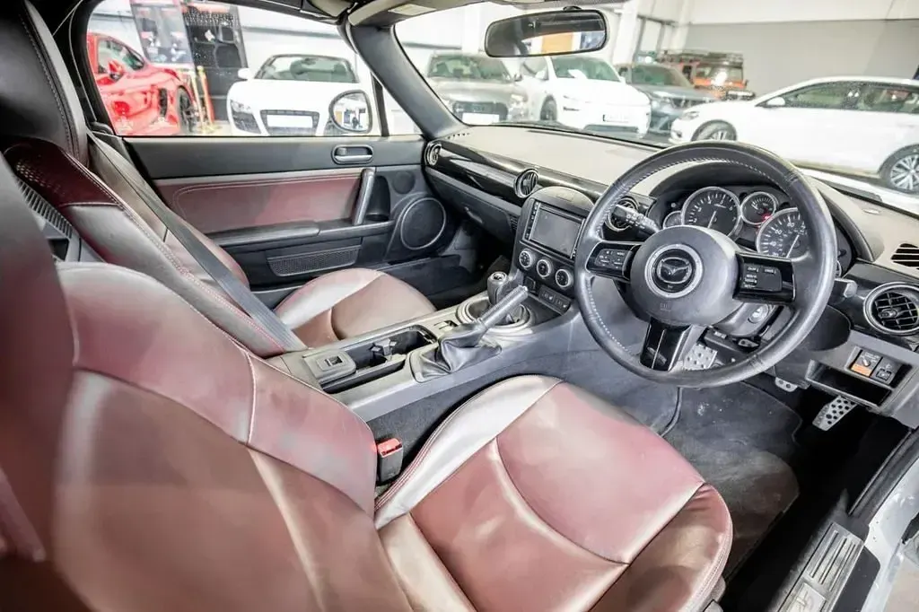 Second-hand Mazda MX5 Edition 126 CP (92 kW) 2012 Alb Cabrio