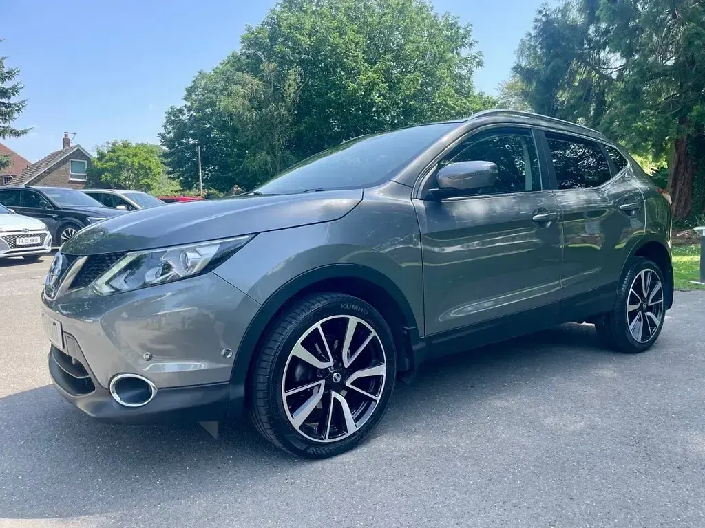 Used Nissan Qashqai Tekna 163 HP (119 kW) 2017 Grey SUV