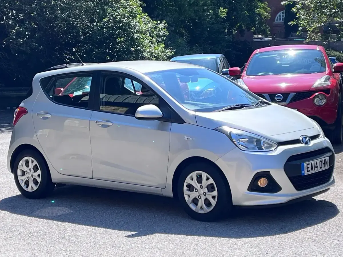 Used Hyundai i10 SE 87 HP (63 kW) 2014 Silver Hatchback