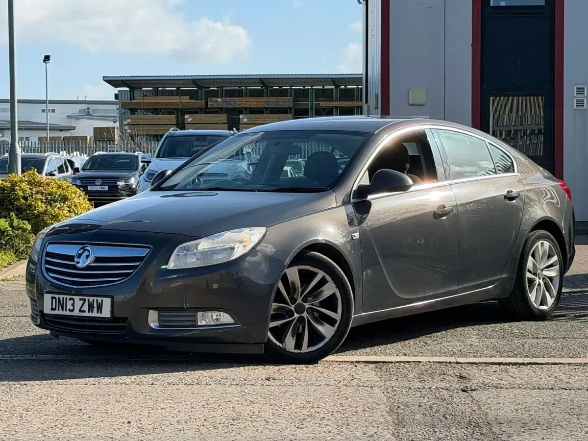 Begagnad Vauxhall Insignia SRi 163 HK (119 kW) 2013 Grå Halvkombi
