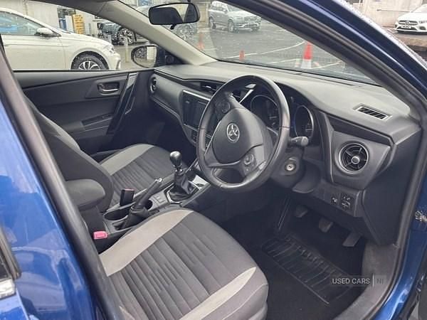 Used Toyota Auris 2017 Blue Hatchback
