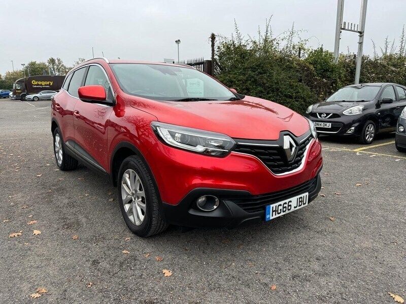 Red Used 2016 Renault Kadjar Dynamique SUV | £5,500 (Fair price) - Image 1/4