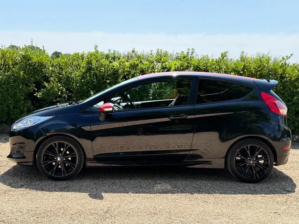 Used Ford Fiesta Zetec 140 HP (102 kW) 2016 Black Hatchback