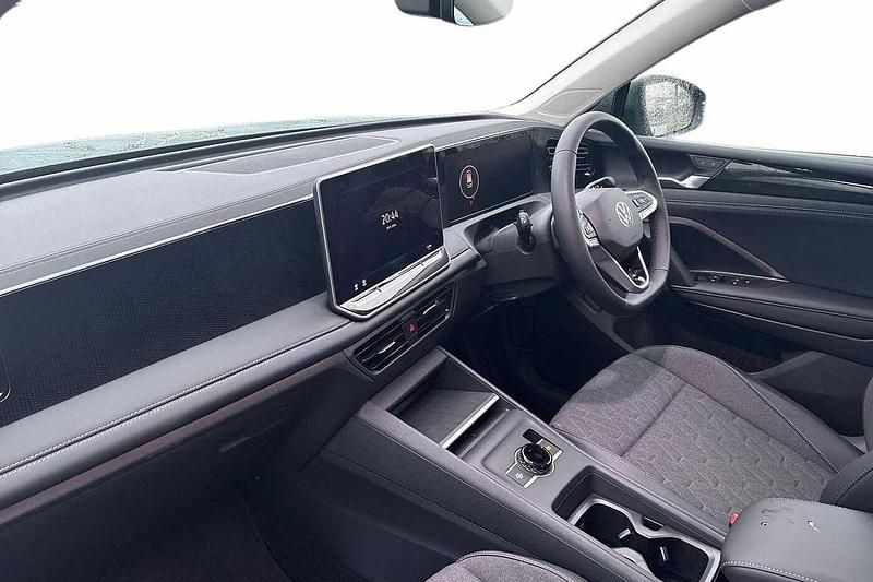 New VW Tiguan Match 150 HP (110 kW) 2025 Cipressino green SUV