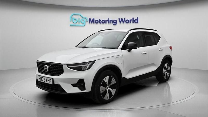 Used Volvo XC40 Plus 211 HP (155 kW) 2023 White SUV