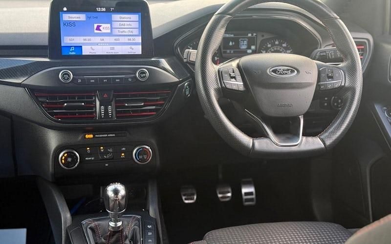 Usado Ford Focus ST-Line 120 HP (88 kW) 2020 Prateado Citadino