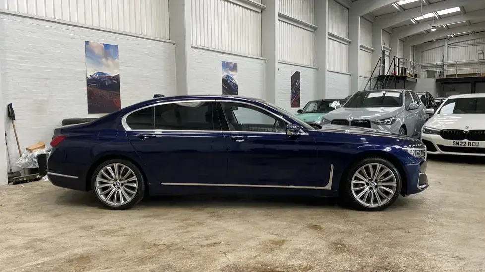Used BMW 745e Comfort Edition 389 HP (286 kW) 2021 Tanzanite blue Sedan