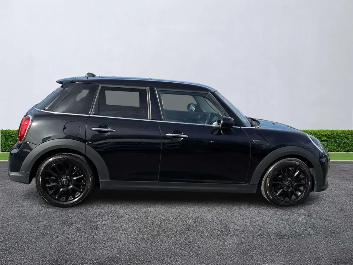 Używany Mini Cooper Classic 2023 Czarny Hatchback
