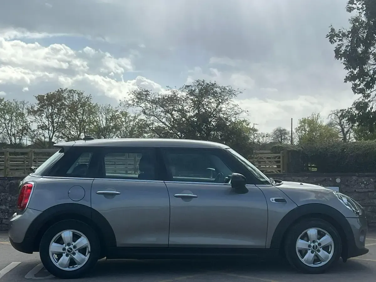 Used Mini Cooper D Hatch 116 HP (85 kW) 2018 Silver Hatchback