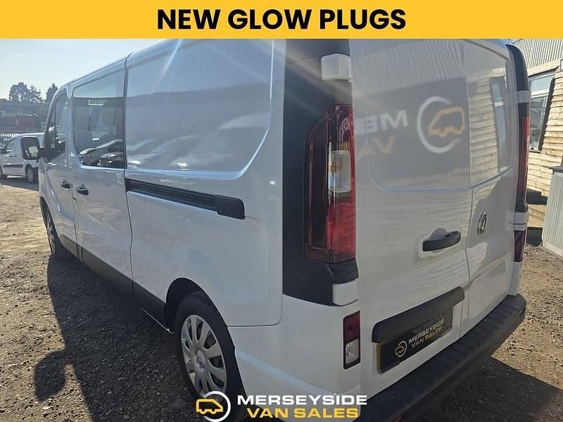 Used Vauxhall Vivaro Sportive 125 HP (91 kW) 2018 White