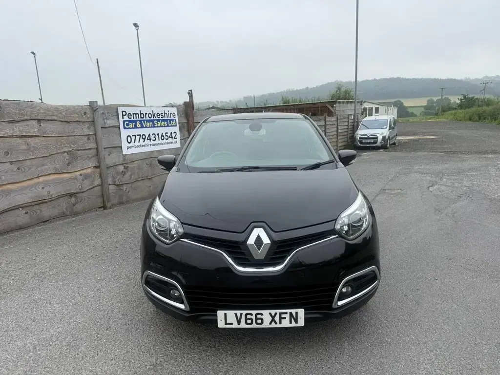 Used Renault Captur Dynamique 90 HP (66 kW) 2016 Black SUV
