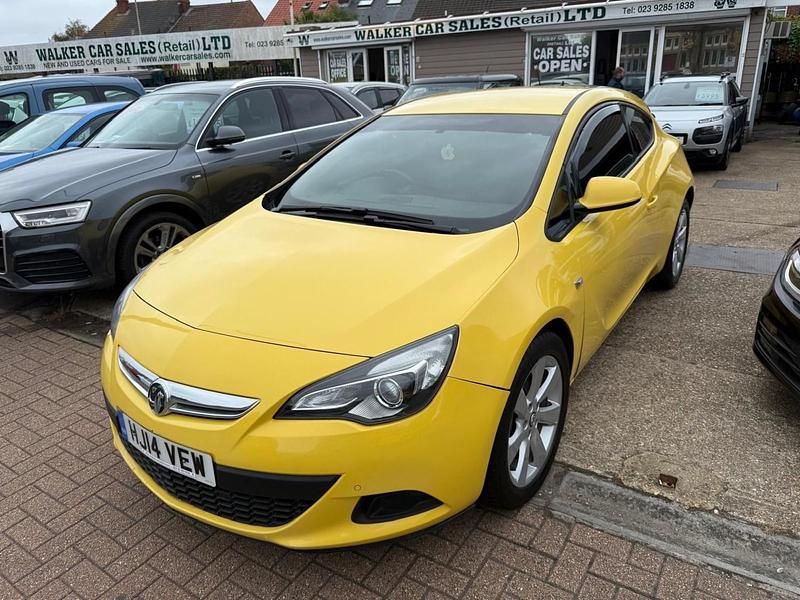 Yellow Used 2014 Vauxhall Astra Sport Hatchback | £4,995 (Expensive) - Image 1/4