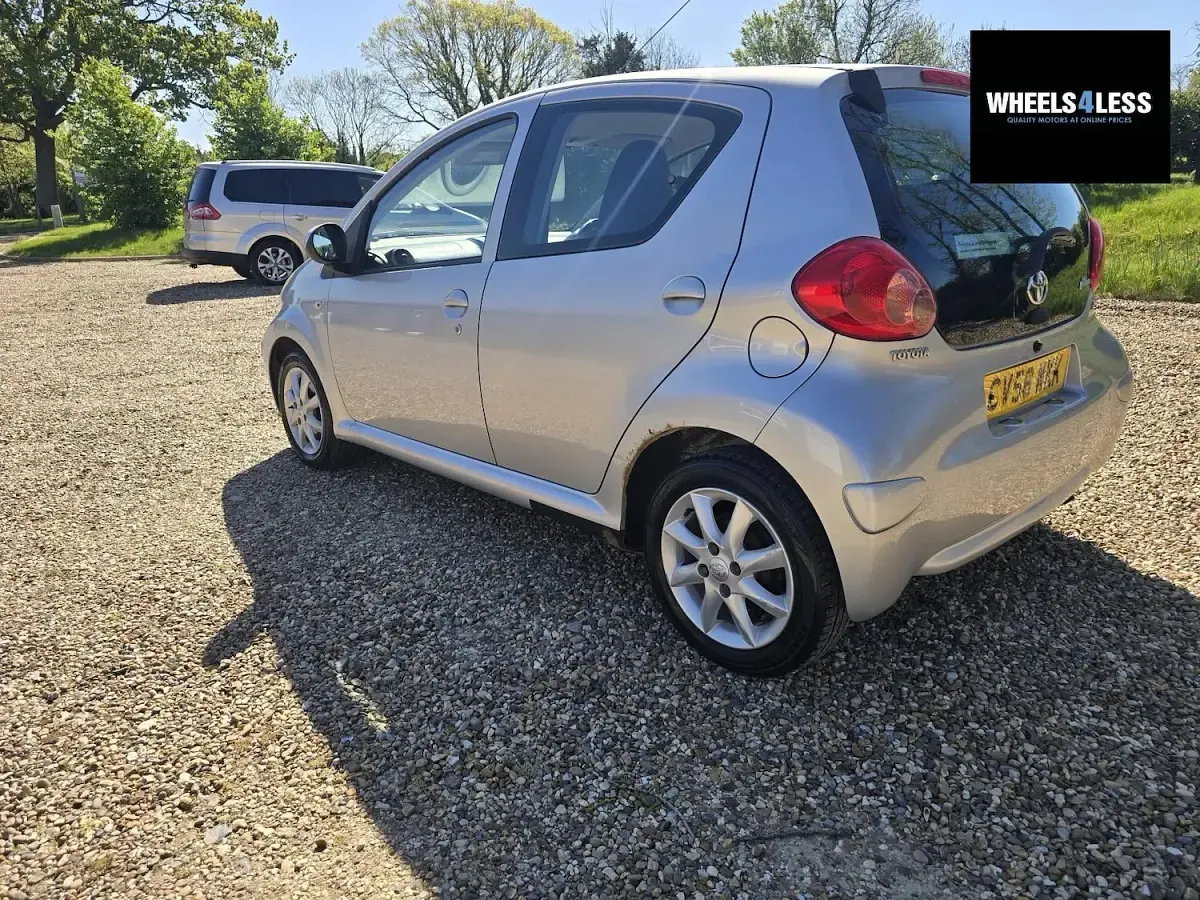 Used Toyota Aygo Platinum 67 HP (49 kW) 2008 Silver Hatchback