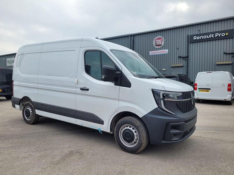 White New 2025 Renault Master Van | £23,740 (Good price) - Image 1/4