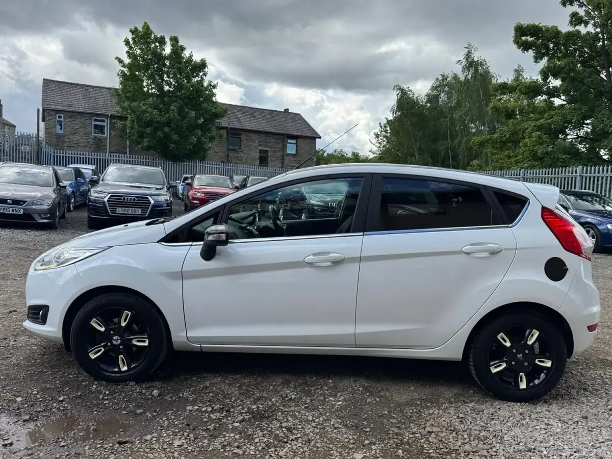 Used Ford Fiesta Zetec 2015 White Hatchback