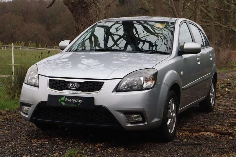 Used Kia Rio 109 HP (80 kW) 2011 Silver Hatchback
