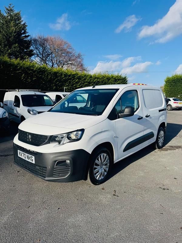Used Peugeot Partner 131 HP (96 kW) 2021 White MPV