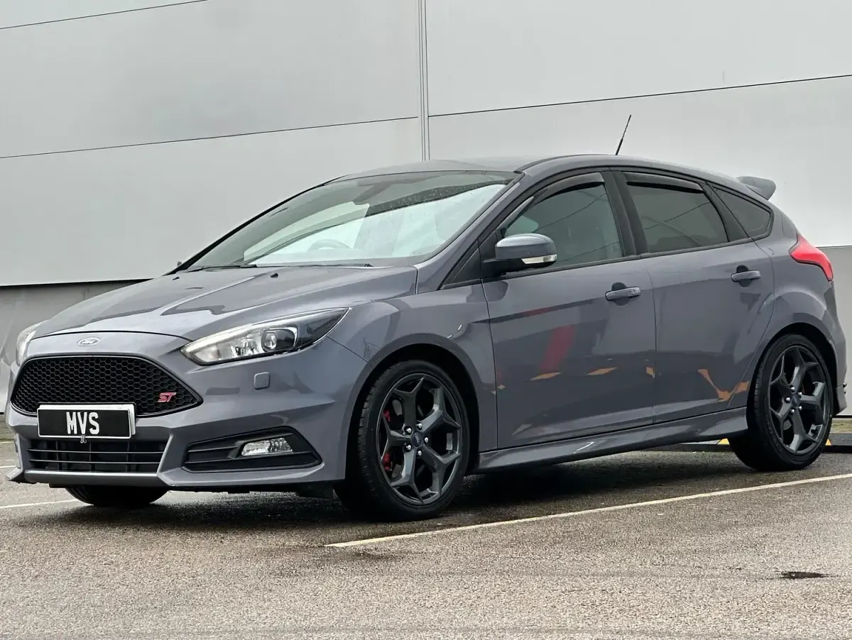 Used Ford Focus ST 185 HP (136 kW) 2016 Grey Hatchback