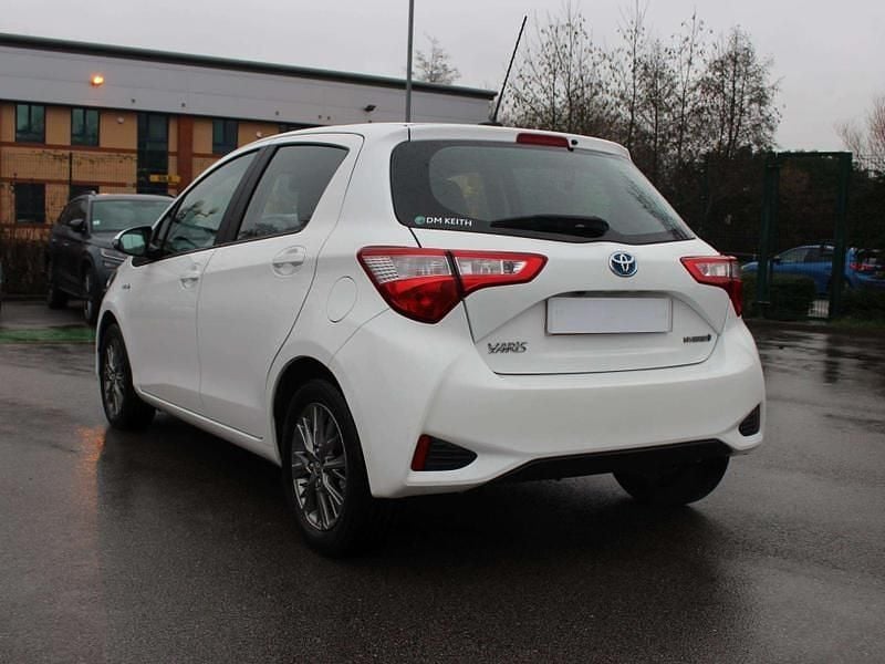 Used Toyota Yaris Hybrid 2018 White Hatchback